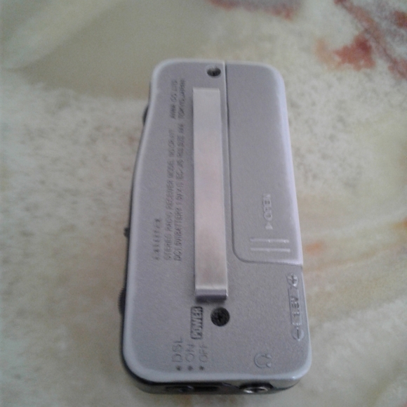 AIWA CR-A77 FM Stereo Radio Receiver made in Japan walkman belt clip - Picture 6 of 7